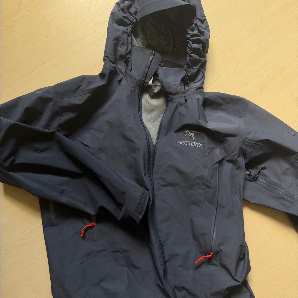 Arc'teryx Men's BETA AR Technical Hooded Shell Jacket - Navy with Red Accents
